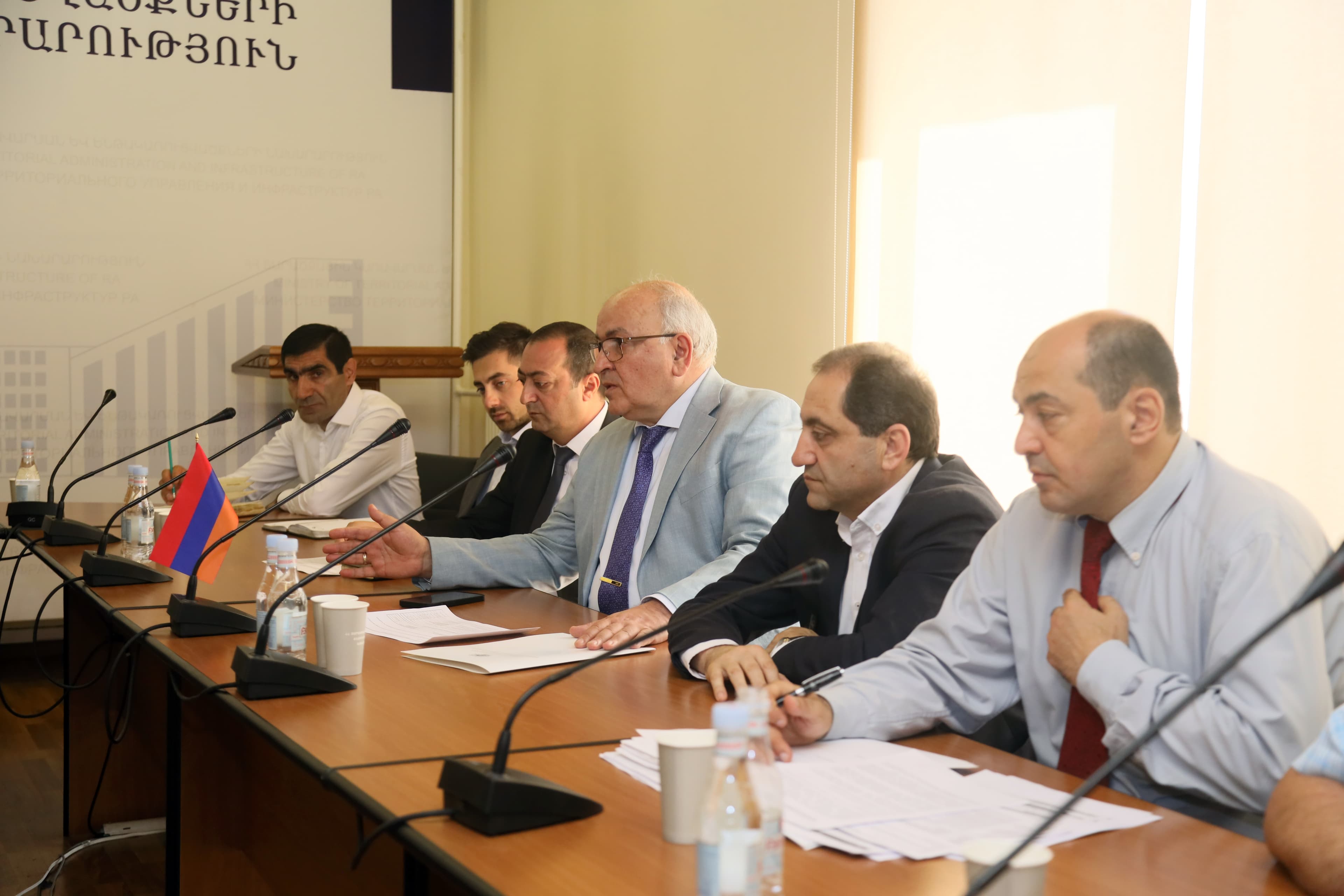 ՏԿԵ նախարարի տեղակալ Վաչե Տերտերյանի
գլխավարությամբ տեղի է ունեցել հանդիպում-քննարկում ֆրանսիական զարգացման գործակալության
ներկայացուցիչների հետ