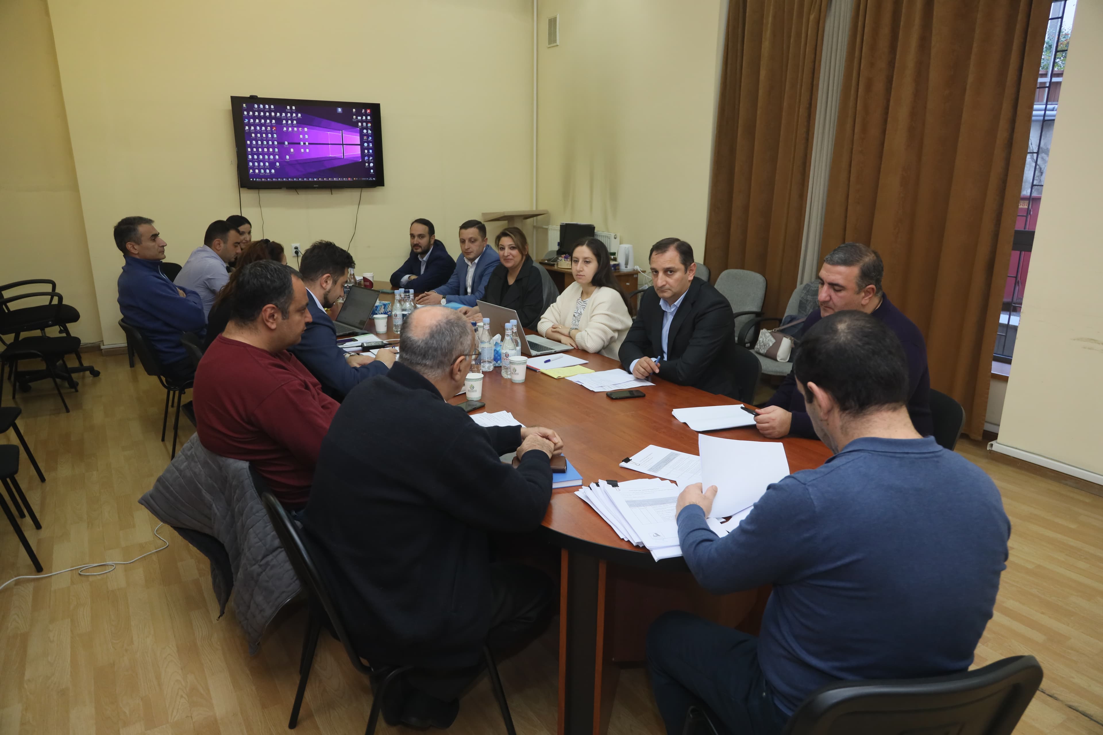 ՏԿԵ նախարարի տեղակալ Քրիստինե Ղալեչյանի մասնակցությամբ տեղի է ունեցել  Տրանշ- 4-ի 60 կմ ճանապարհահատվածի շինարարական աշխատանքների ձեռքբերման մրցույթի նախաորակավորման փուլի գնահատող հանձնաժողովի հերթական նիստը