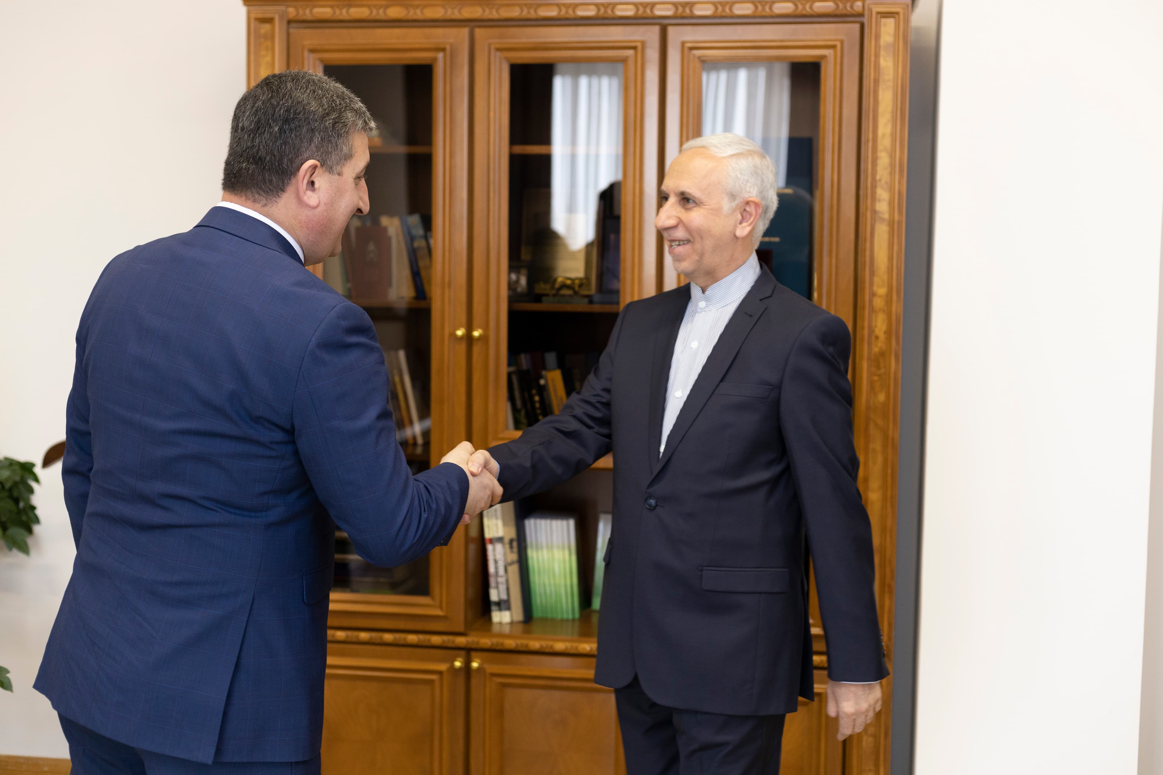 ՀՀ ՏԿԵ նախարար Գնել Սանոսյանն ընդունել է Հայաստանում Իրանի Իսլամական Հանրապետության արտակարգ և լիազոր դեսպան Աբբաս Զոհուրիին