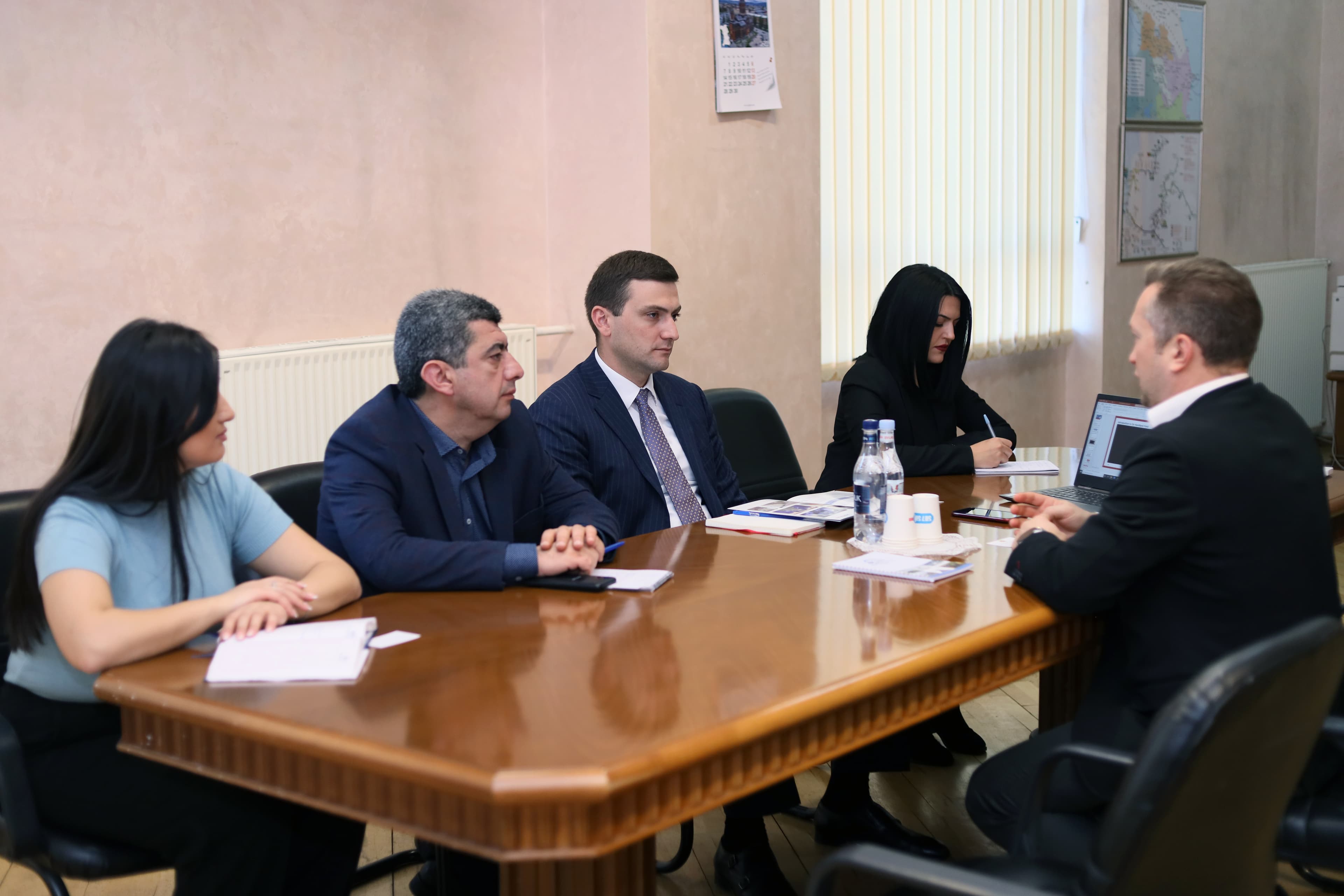 ՀՀ ՏԿԵ նախարարի տեղակալ Արմեն Սիմոնյանը ընդունել է «Դը հեվիլենդ» ընկերության ներկայացուցչին