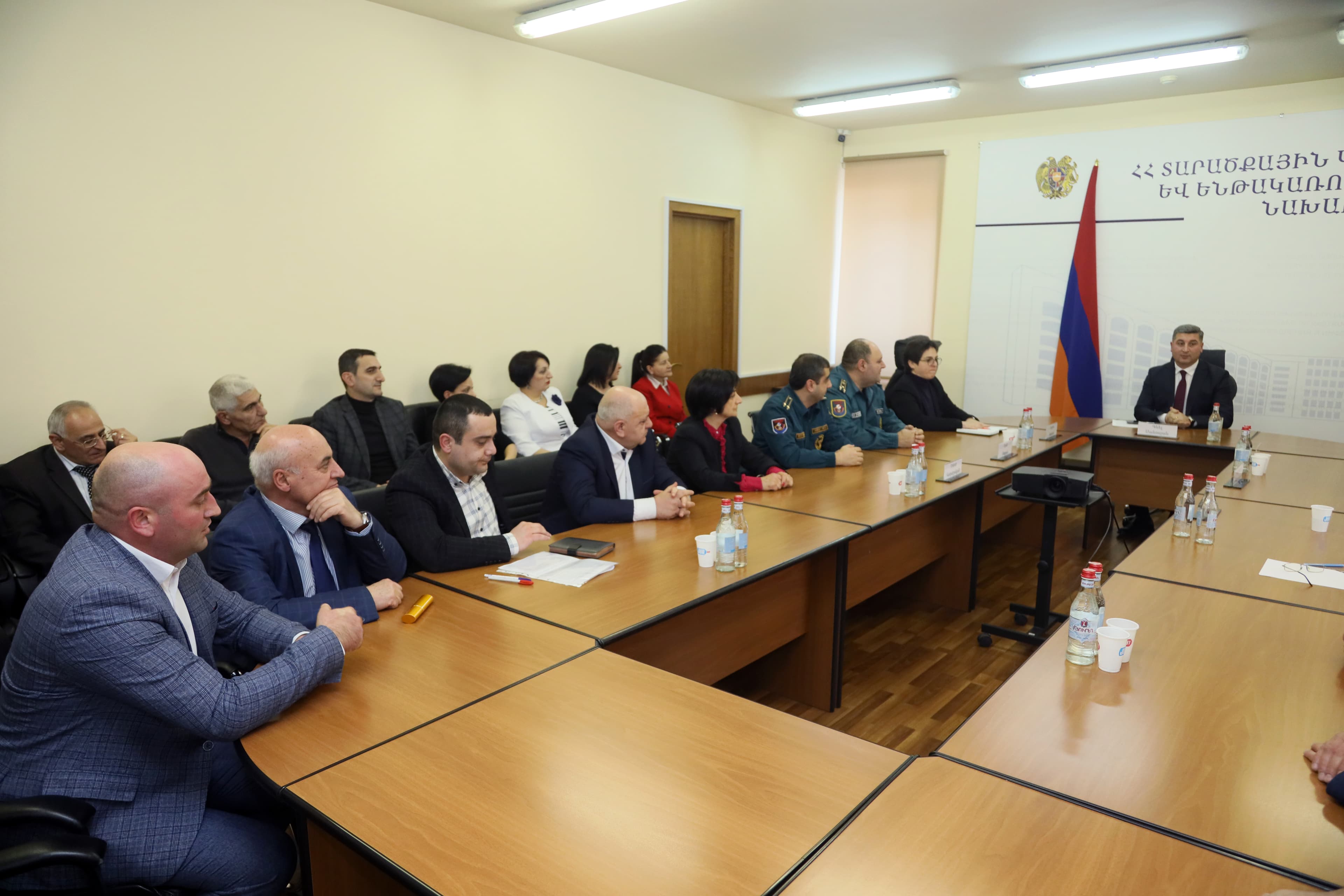 ՏԿԵ նախարարի գլխավորությամբ տեղի է ունեցել ՀՀ մարզպետարանների ԶՆ բաժանումների ղեկավարների և մշտական հիմունքներով պետական և ծառայողական գաղտնիք պարունակող տեղեկությունների հետ առնչվելու պարտականությունները կատարող աշխատակիցների հետ հանդիպում