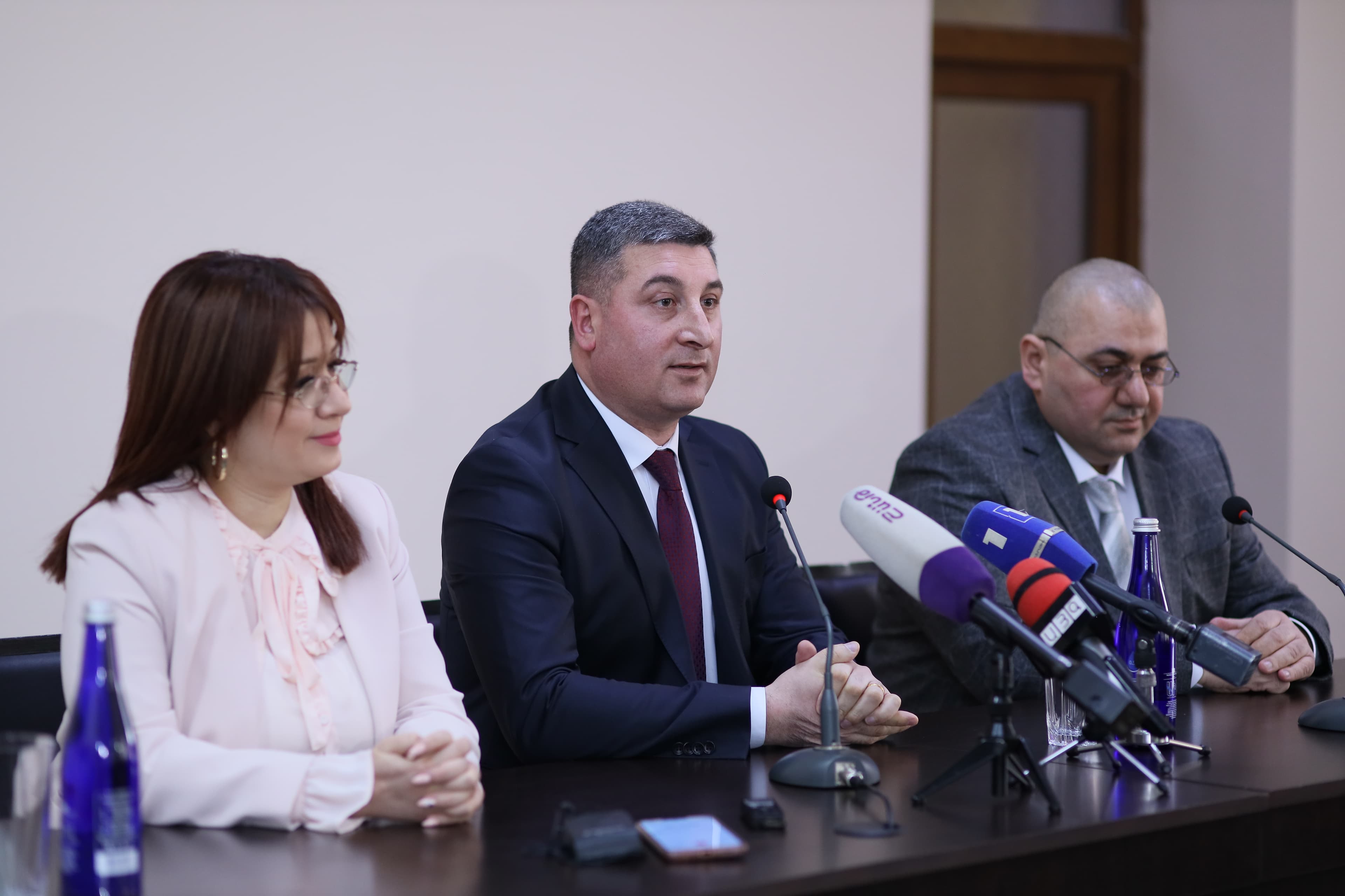 ՀՀ ՏԿԵ նախարար Գնել Սանոսյանը Շիրակի մարզպետարանի աշխատակազմին է ներկայացրել Շիրակի նորանշանակ մարզպետ Մուշեղ Մուրադյանին