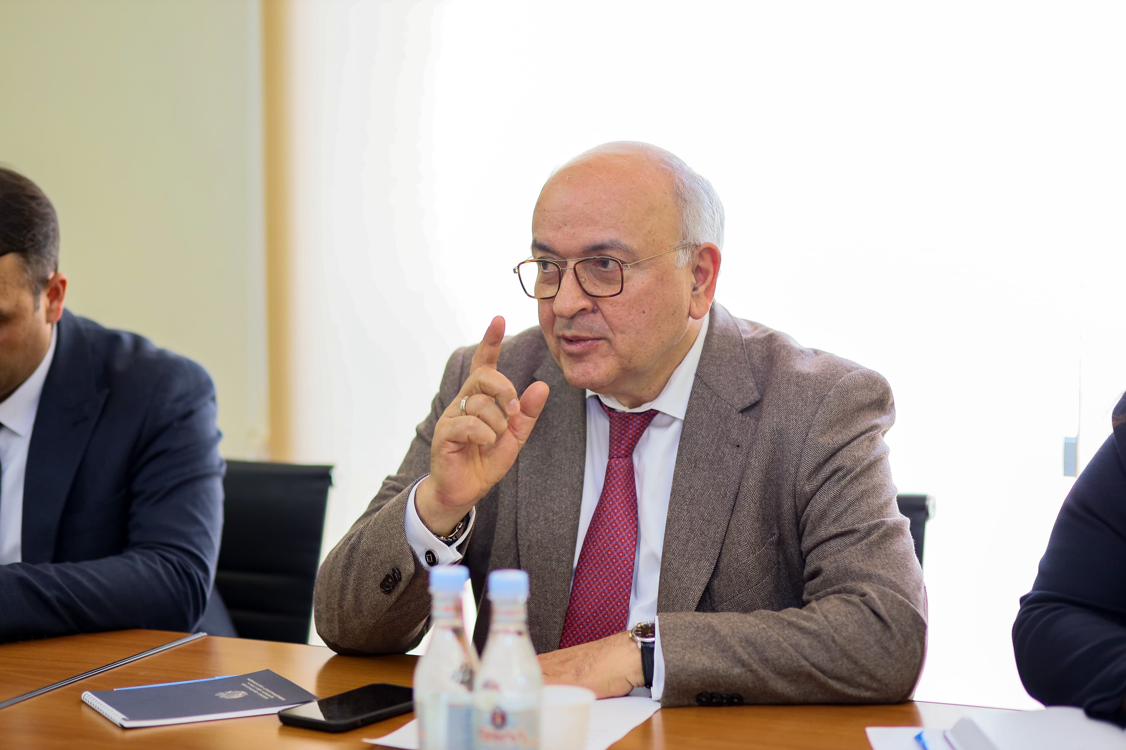ՀՀ ՏԿԵ նախարարի տեղակալ Վաչե Տերտերյանը հանդիպել է Ասիական զարգացման բանկի գլխավոր տնօրենի տեղակալ Հյահոնգ Յանգի գլխավորած պատվիրակությանը