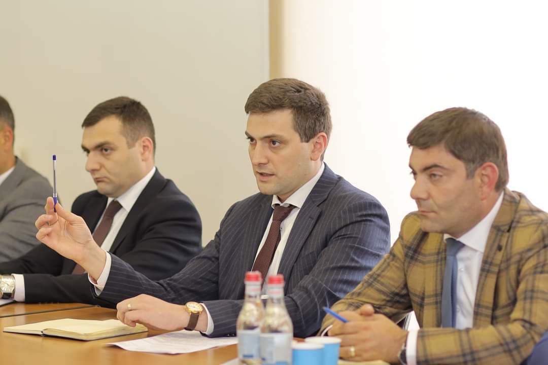 ՀՀ ՏԿԵ նախարարի տեղակալ Արմեն Սիմոնյանը հանդիպել է ՀԲ-ի տրանսպորտի ավագ մասնագետ Մեսֆին Ջիջոյի գլխավորած պատվիրակությանը
