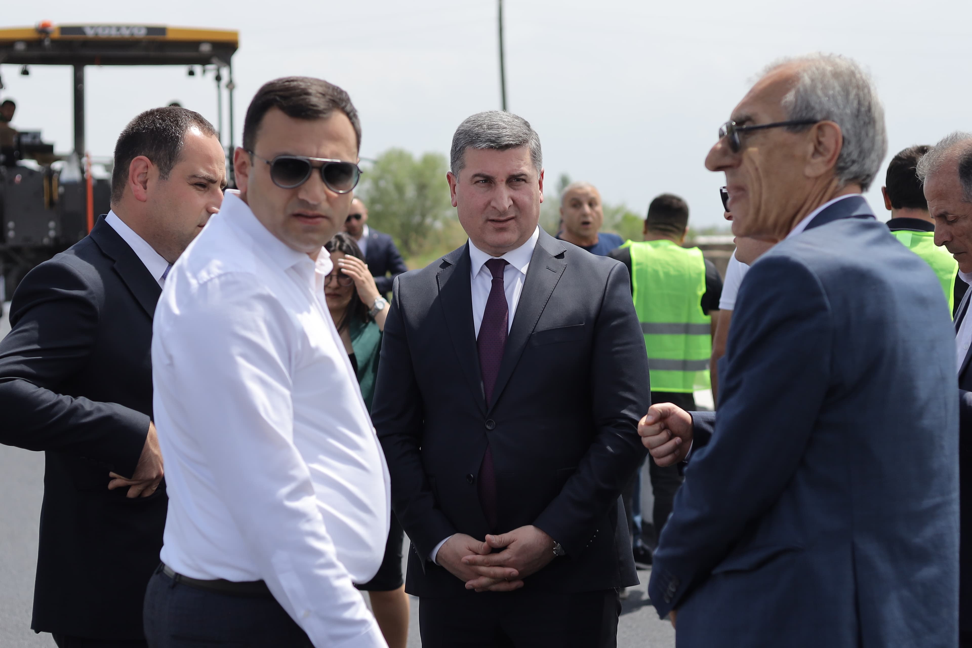 ՀՀ ՏԿԵ նախարար Գնել Սանոսյանն աշխատանքային այցով Արմավիրի մարզում էր․ Նախարարը հետևել է պետական բյուջեի միջոցներով իրականացվող ճանապարհաշինական աշխատանքների ընթացքին