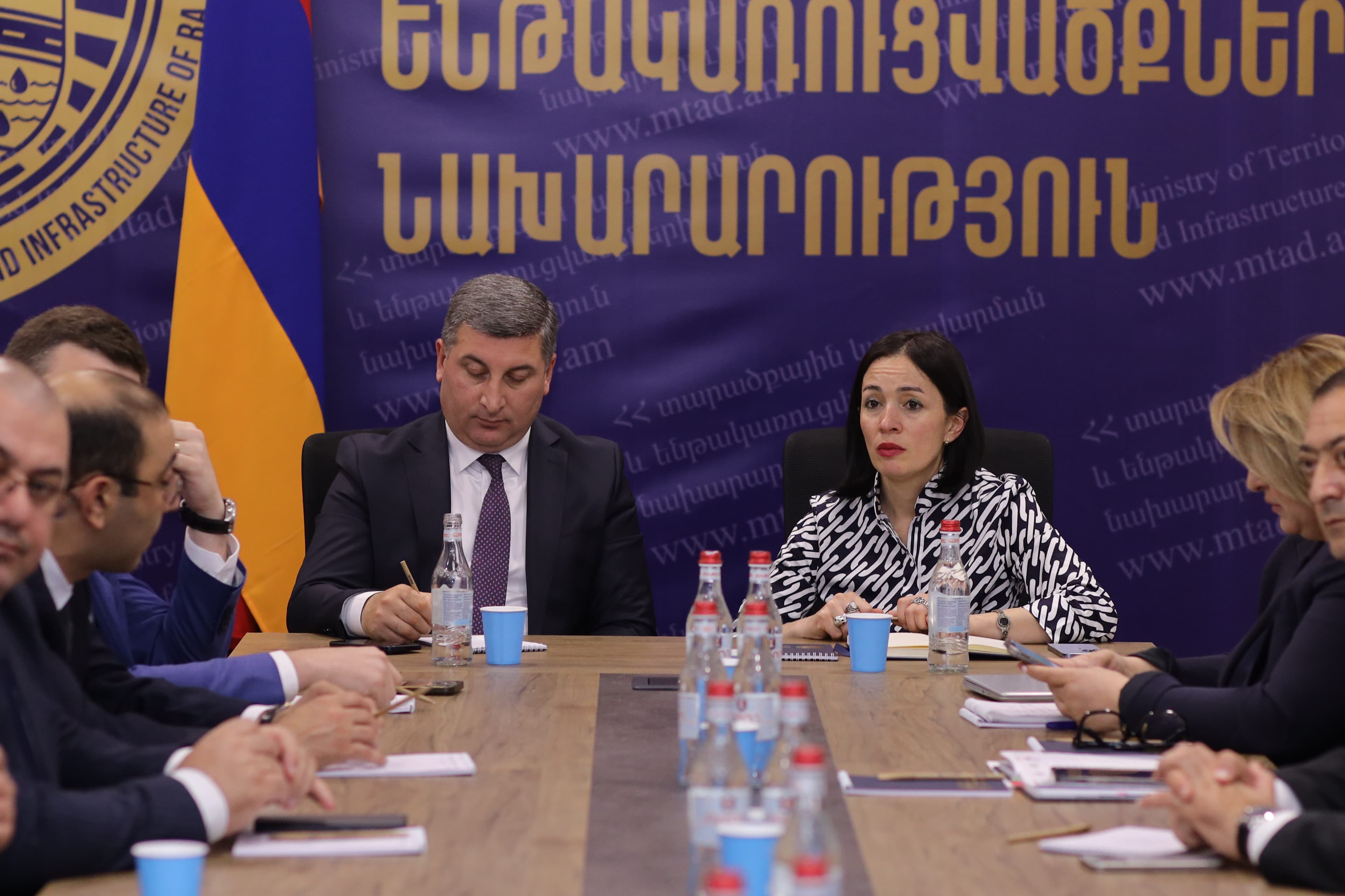 ՀՀ ՏԿԵ նախարար Գնել Սանոսյանն ու ԿԳՄՍ նախարար Ժաննա Անդրեասյանը մարզպետների մասնակցությամբ համատեղ խորհրդակցություն են անցկացրել