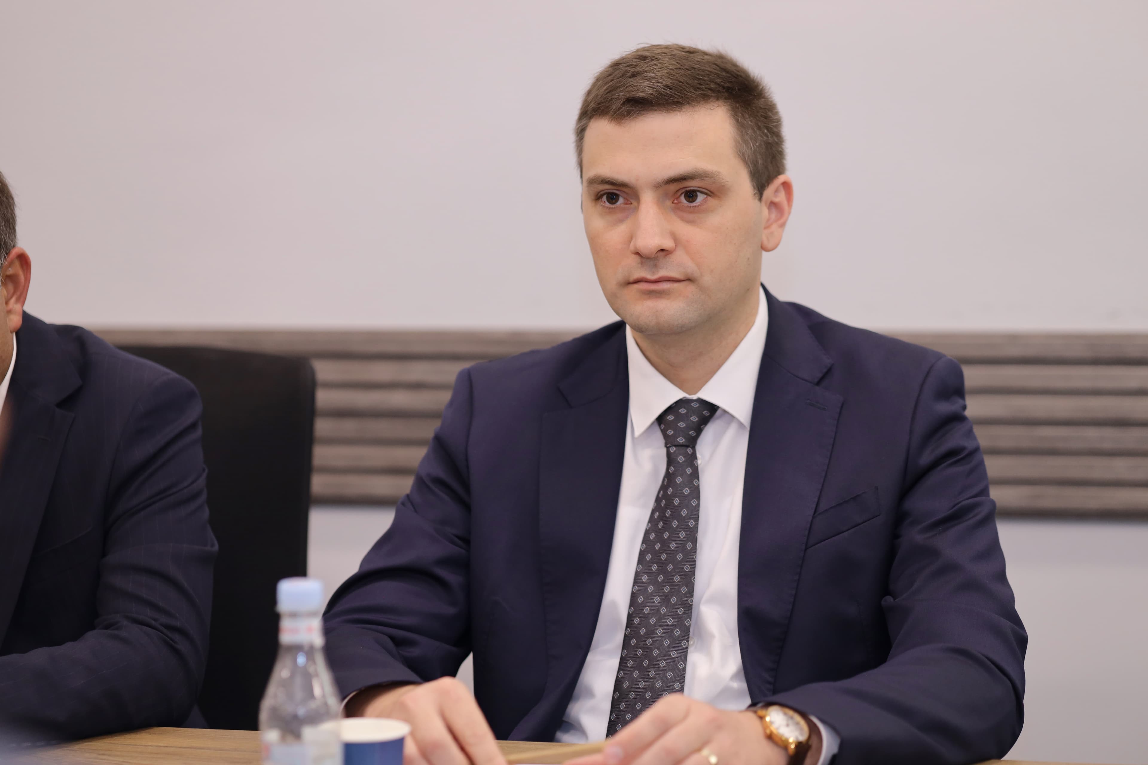 ՀՀ ՏԿԵ նախարարի տեղակալ Արմեն Սիմոնյանն ընդունել է  «Ռուսական երկաթուղիներ» ԲԲԸ գլխավոր տնօրենի տեղակալ Վյաչեսլավ Պավլովսկու գլխավորած պատվիրակությանը