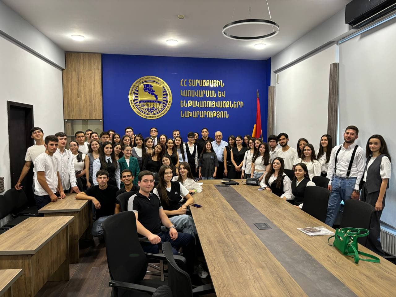  «Մոդել Հայաստան» կրթական ծրագրի  50-ից ավելի մասնակից  հնարավորություն է  ստացել այցելել ՀՀ ՏԿԵ նախարարություն