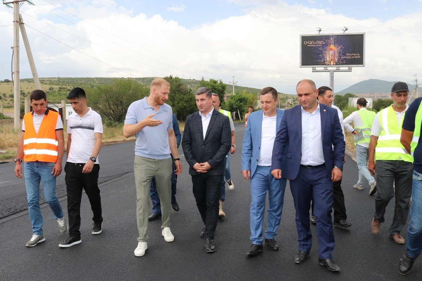 ՏԿԵ նախարարը ծանոթացել է Երևան-Սևան ավտոճանապարհի 14.56 կմ երկարությամբ հատվածի և կամրջի նորոգման աշխատանքներին
