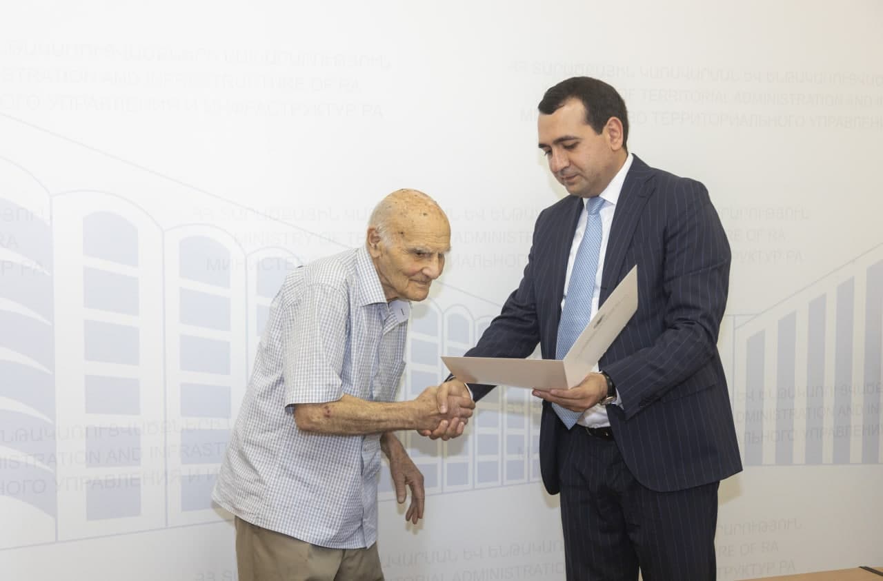 ՏԿԵ նախարարի հրամանով երկրաբանության ոլորտում անգնահատելի ավանդի համար շնորհակալագիր է շնորհվել Հրաչյա Համբարձումի Չուբարյանին