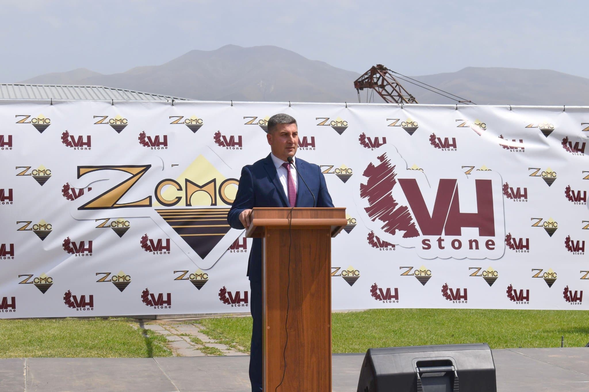 ՏԿԵ նախարար Գնել Սանոսյանը մասնակցել է «VH Stone» քարի վերամշակման արտադրամասի վերագործարկման միջոցառմանը