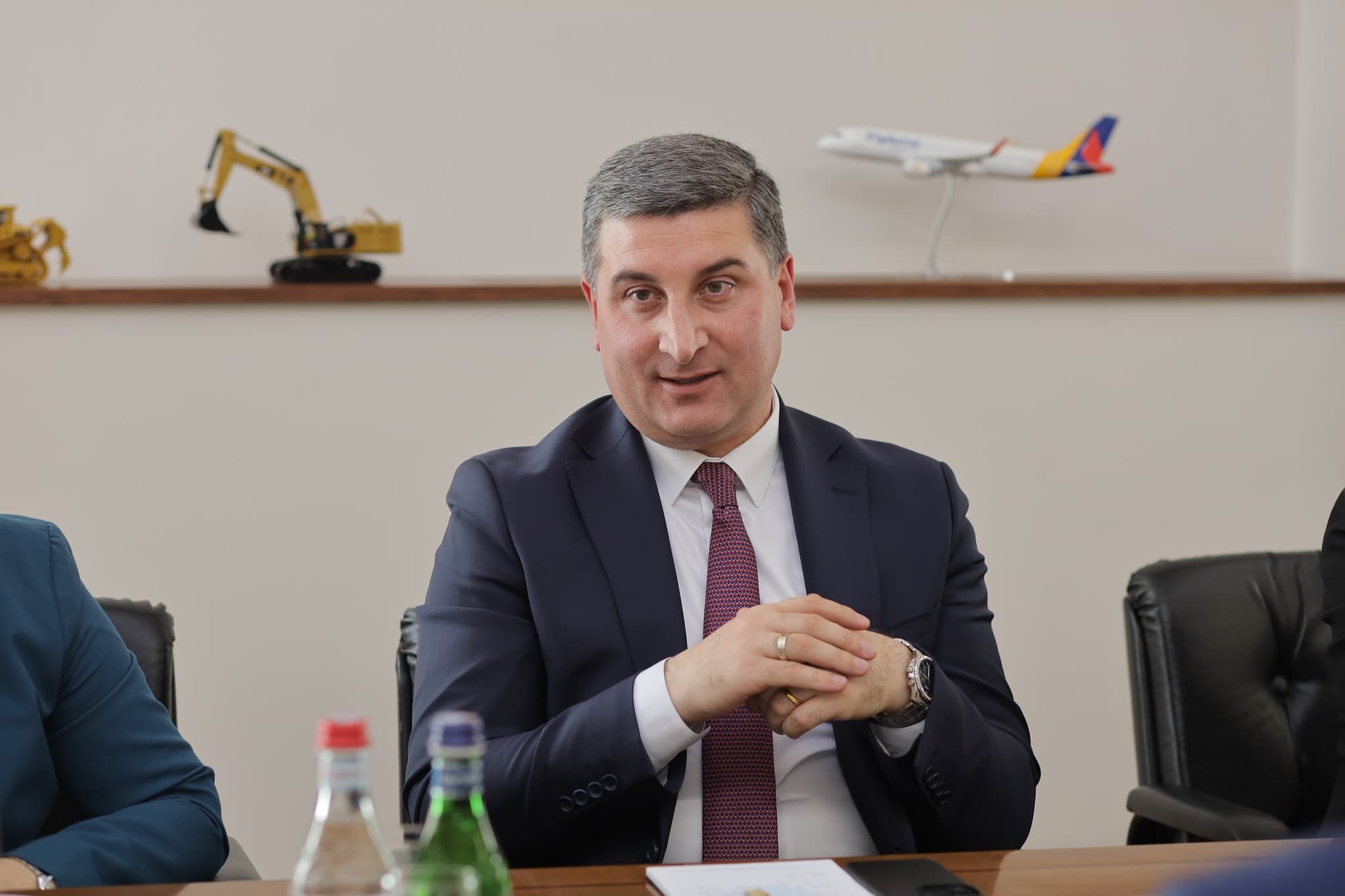 ՀՀ ՏԿԵ ՆԱԽԱՐԱՐ ԳՆԵԼ ՍԱՆՈՍՅԱՆՆ ԸՆԴՈՒՆԵԼ Է ՀՈՒՆԳԱՐԻԱՅԻ ԽՈՐՀՐԴԱՐԱՆՈՒՄ ՀԱՅ ՀԱՄԱՅՆՔԻ ԽՈՍՆԱԿ, ՊԱՏԳԱՄԱՎՈՐ ՆԻԿՈՂՈՍ ՀԱԿՈԲՅԱՆԻՆ ԵՎ ՀՈՒՆԳԱՐԻԱՅՈՒՄ ՀՀ ԴԵՍՊԱՆ ԱՇՈՏ ՍՄԲԱՏՅԱՆԻՆ