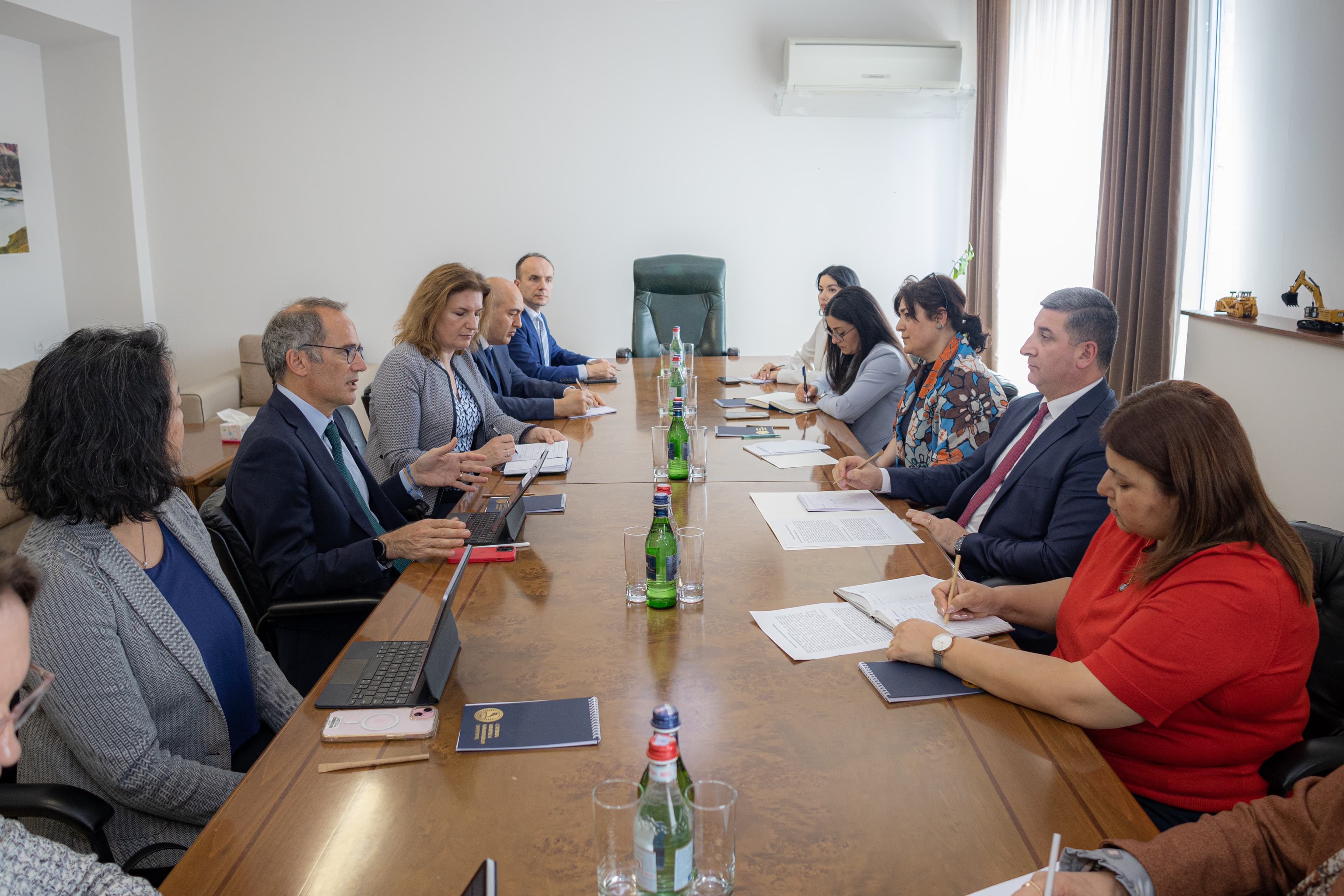 ՀՀ ՏԿԵ նախարար Գնել Սանոսյանն ընդունել է IFC տարածաշրջանային փոխնախագահ Ալֆոնսո Գարսիա Մորայի գլխավորած պատվիրակությանը