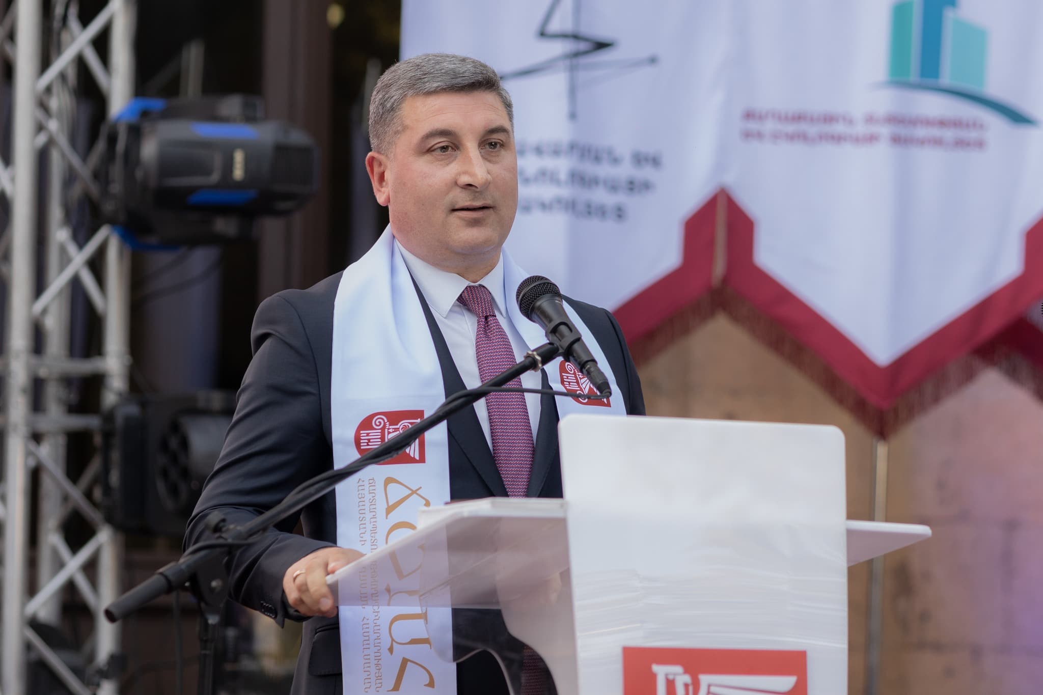 ՀՀ ՏԿԵ նախարար Գնել Սանոսյանը ներկա է գտնվել ՃՇՀԱՀ-ի շրջանավարտների դիպլոմների հանձնման հանդիսավոր արարողությանը