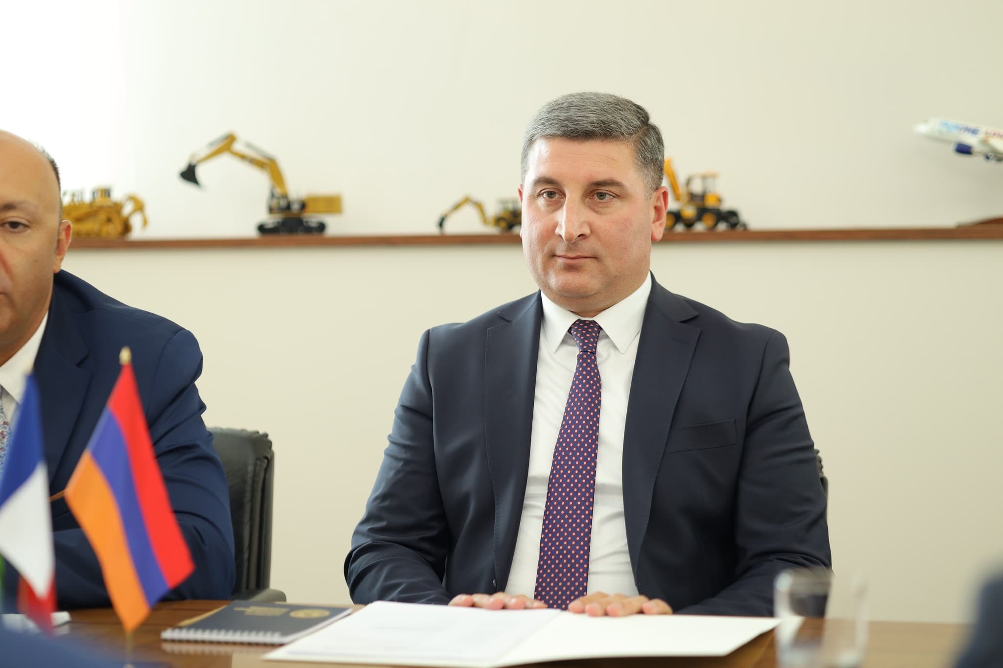 ՀՀ ՏԿԵ նախարար Գնել Սանոսյանն ընդունել է Ֆրանսիայի Սենատի Ֆրանսիա - Հայաստան բարեկամական խմբի նախագահ Ժիլբեր-Լյուկ Դըվինազին