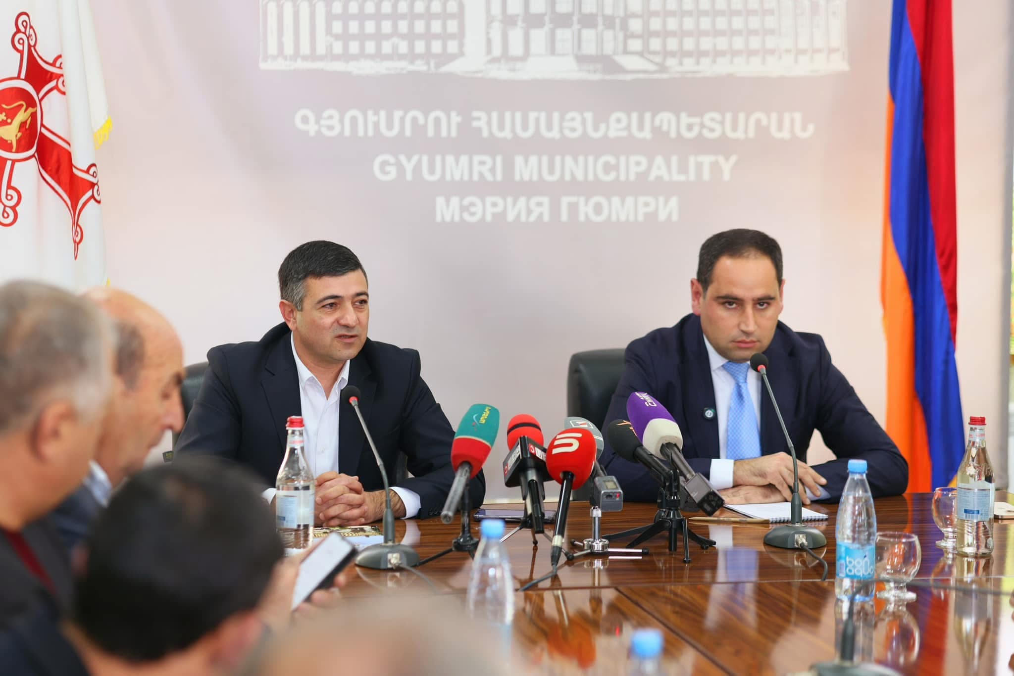 ՀՀ ՏԿԵ նախարար Դավիթ Խուդաթյանը Գյումրու համայնքապետարանի աշխատակազմին է ներկայացրել համայնքի ղեկավարի ժամանակավոր պաշտոնակատար Սարիկ Մինասյանին