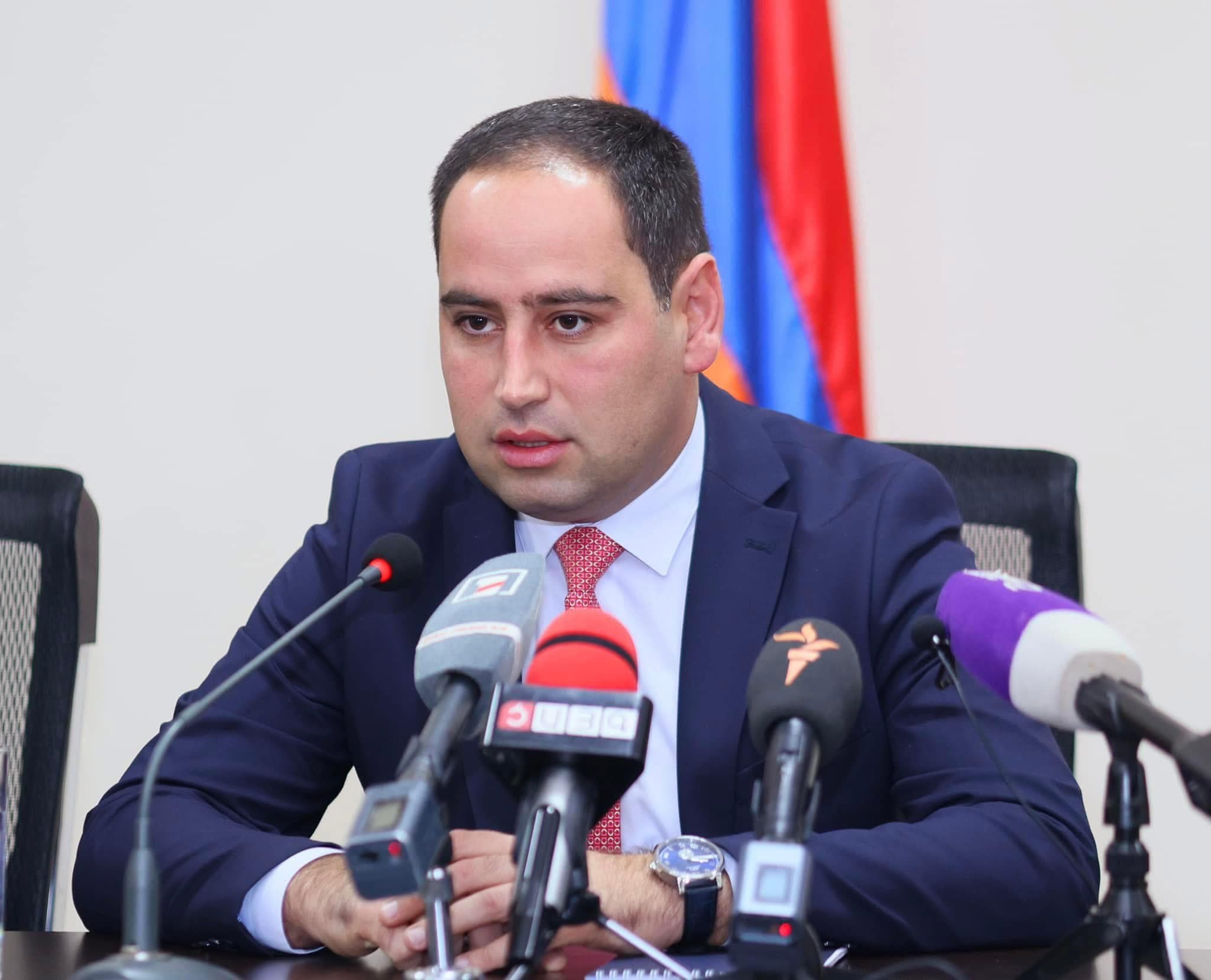 ՀՀ ՏԿԵ նախարար Դավիթ Խուդաթյանը Շիրակի մարզպետի աշխատակազմին է ներկայացրել նորանշանակ մարզպետ Դավիթ Առուշանյանին