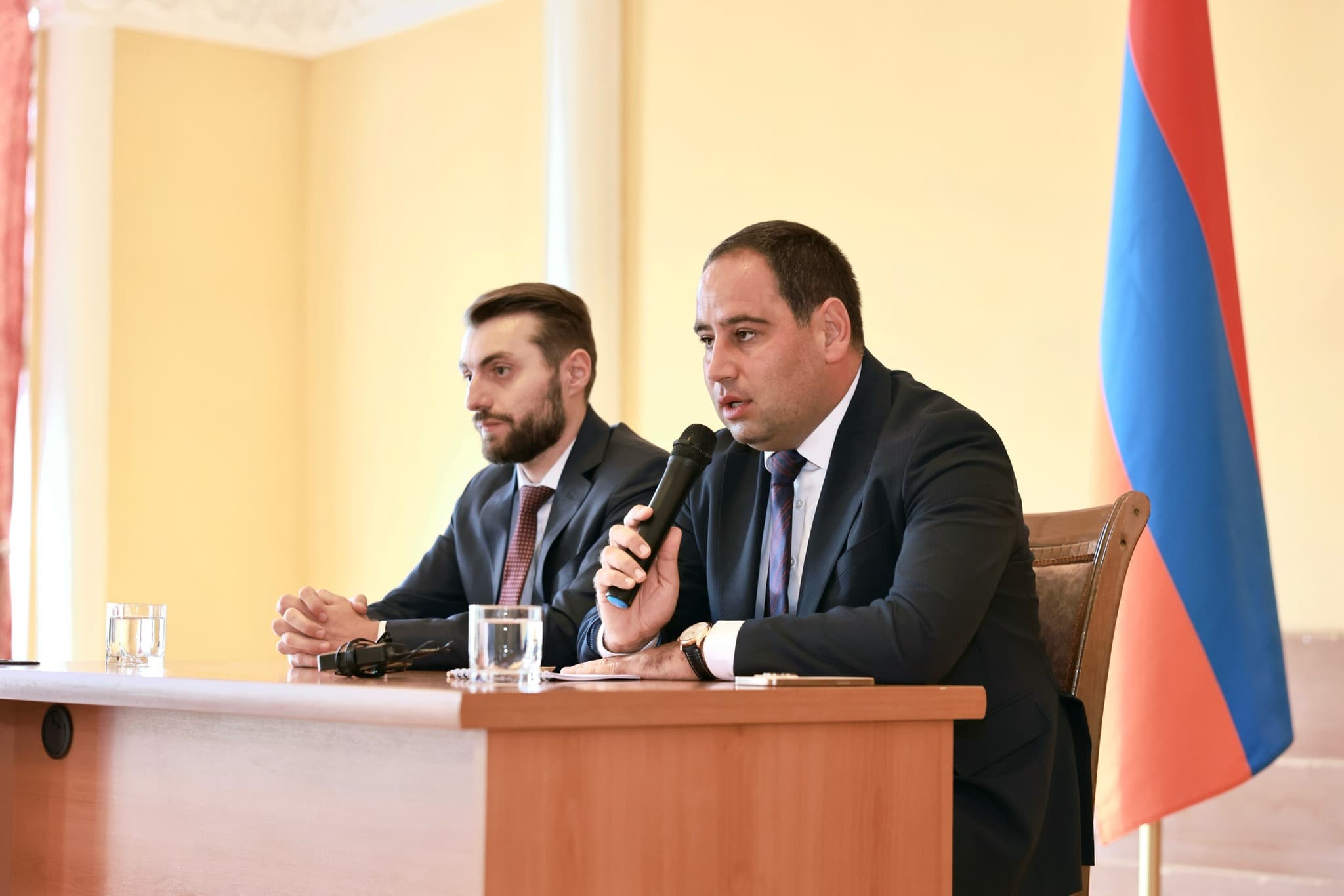 ՀՀ ՏԿԵ նախարար Դավիթ Խուդաթյանը Լոռու մարզպետի աշխատակազմին է ներկայացրել նորանշանակ մարզպետին